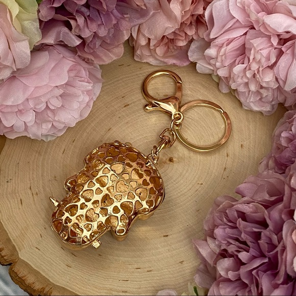 Black & Gold Crystal Pirate Skull Keychain - Picture 14 of 16